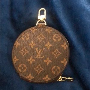 Round coin pouch